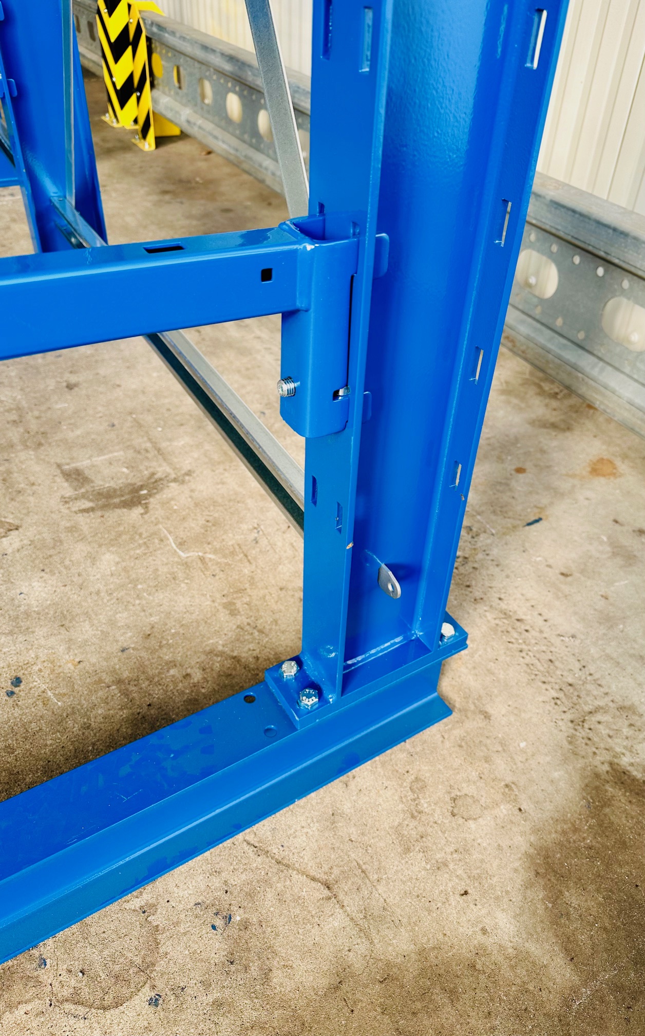 Kragarmregal – 3,15 lfm | Höhe 200 cm | Tiefe 81 cm | 4 Ebenen | 140 kg/Arm | META Multistrong